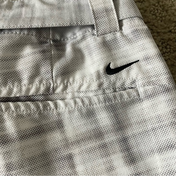 Nike golf shorts white and gray plaid - Picture 6 of 10